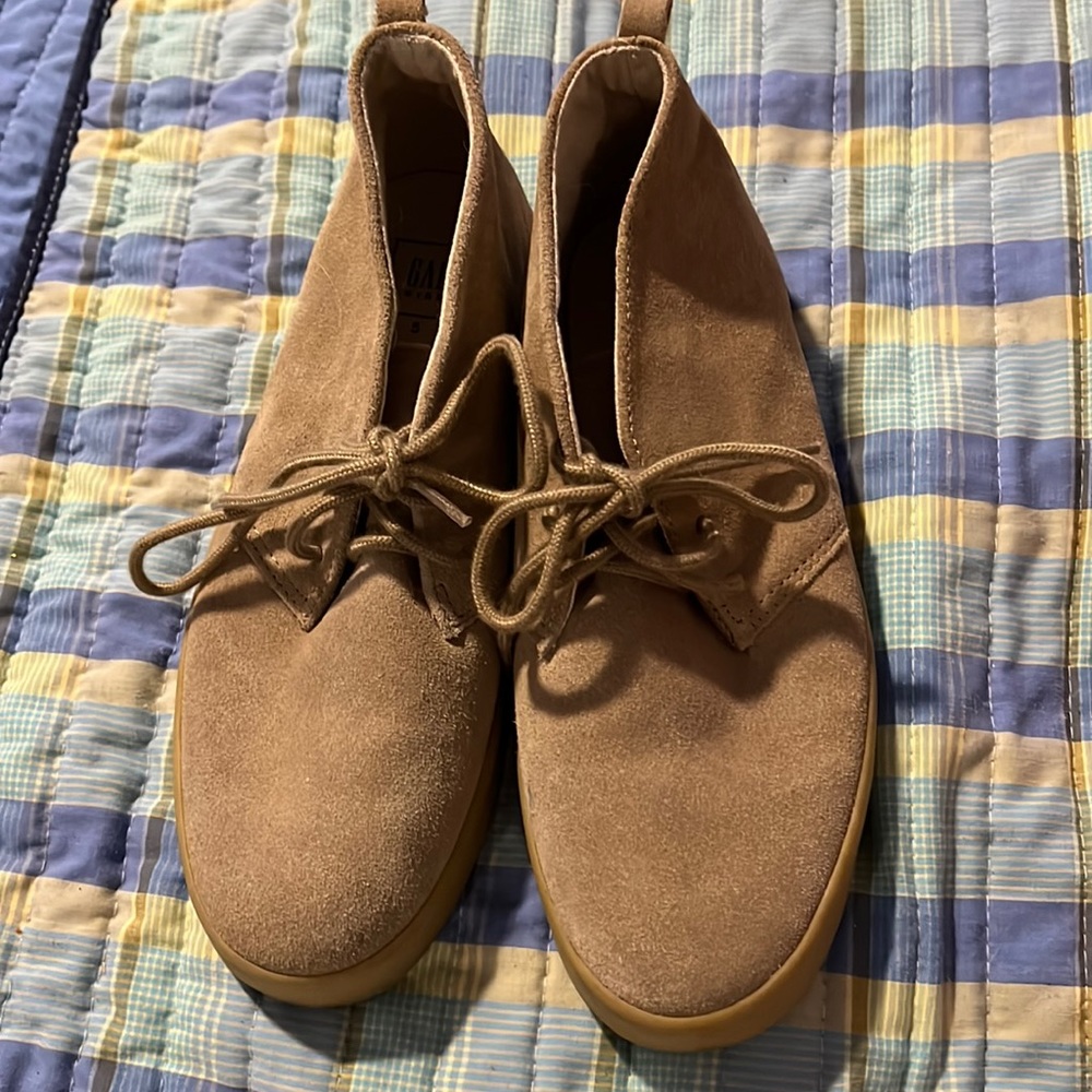 Boys Gap shoes size 5Y